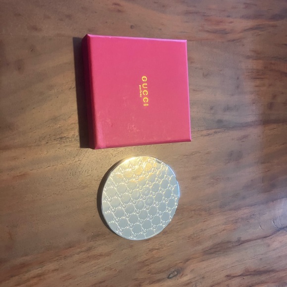 Gucci Other - Gucci Silver Embossed Compact